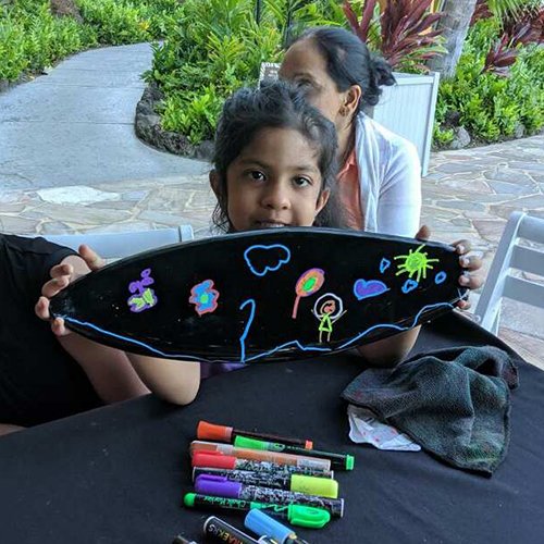 Kids at a Sheraton Surf Art Activity